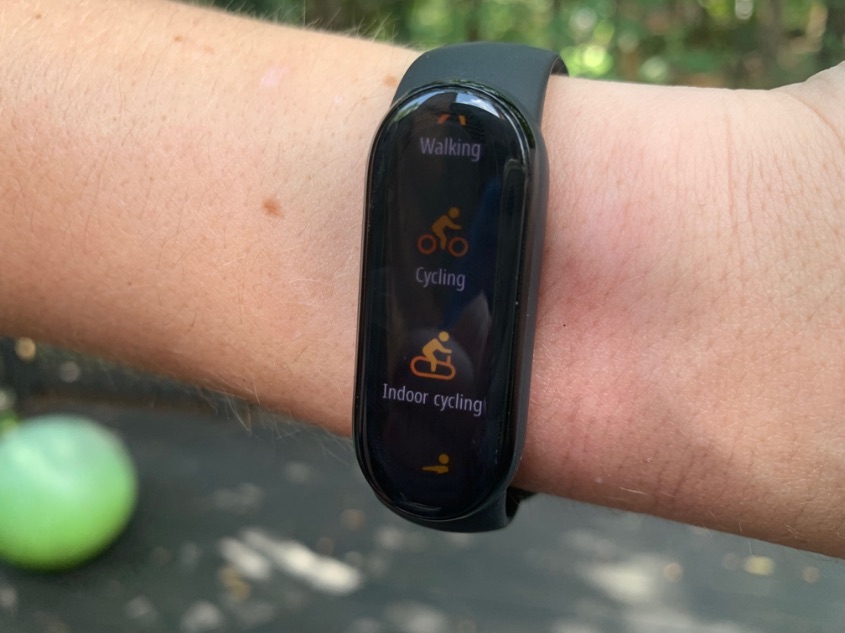 Xiaomi Mi Smart Band 6 Review: Best affordable fitness band in the market!