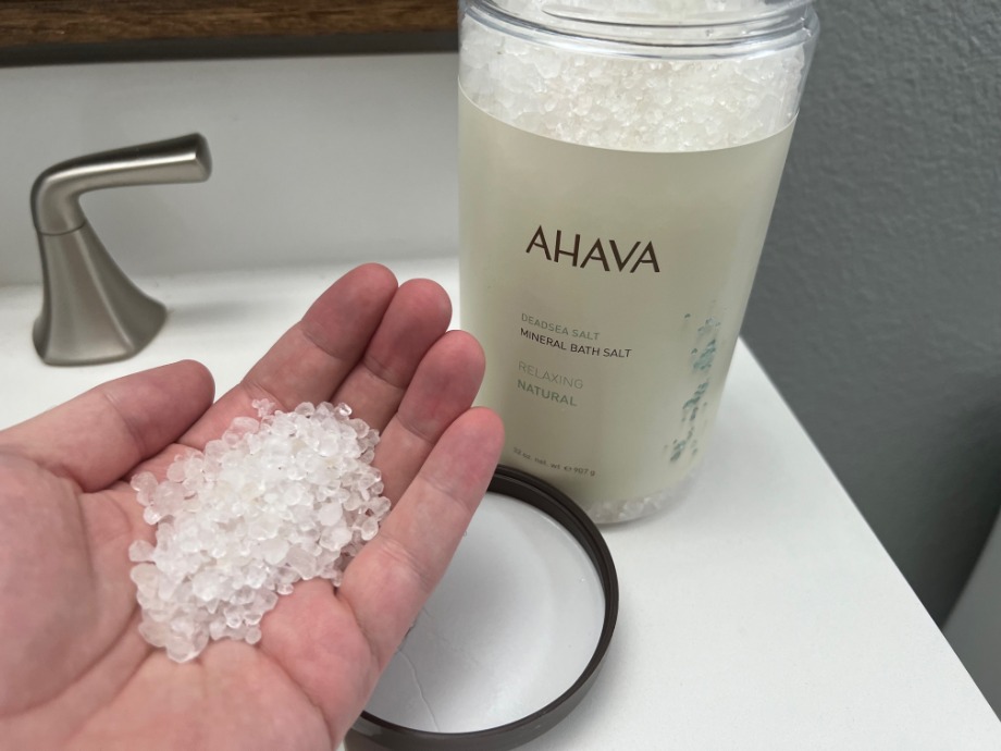 AHAVA bath soak in hand