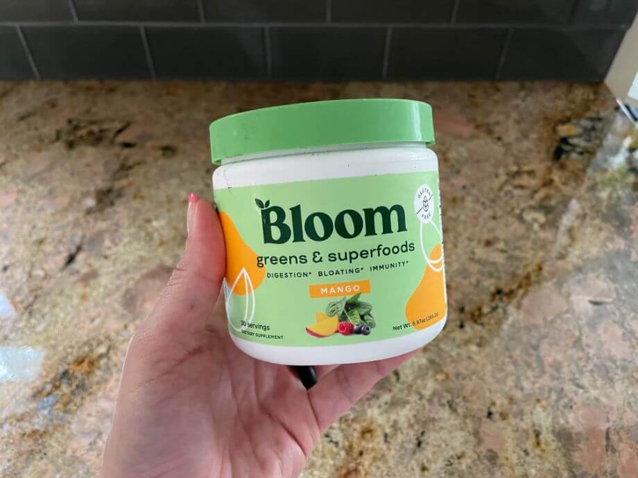 Bloom Nutrition Greens and Superfoods Powder for Digestive Health, Greens  Powder, Digestive Enzymes, Probiotics, Spirulina, Chlorella for Bloating 