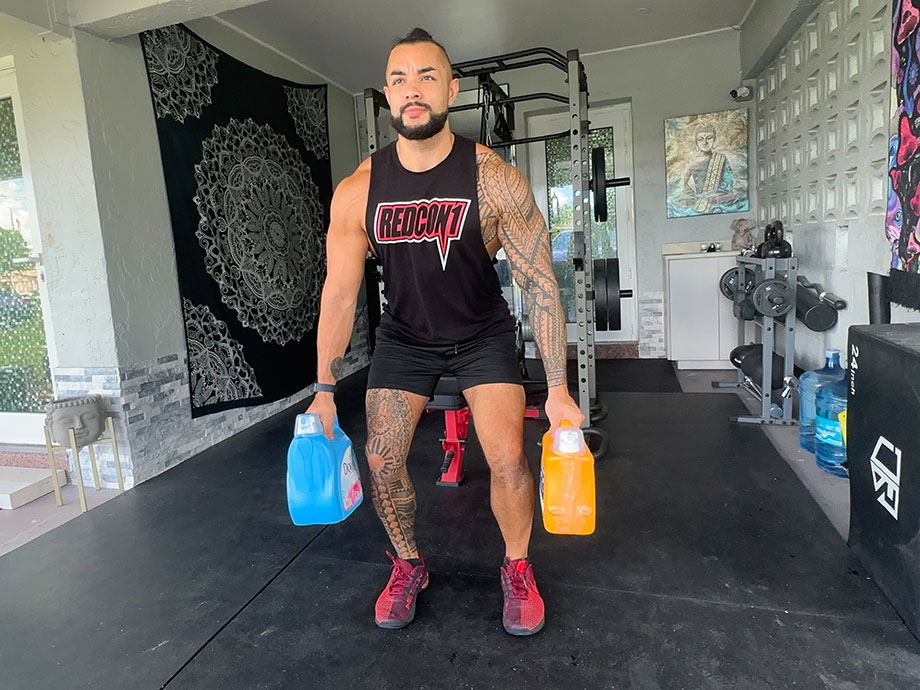 deadlift-with-laundry-jugs