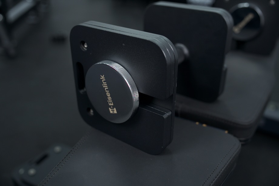 A close look at an Eisenlink Adjustable Dumbbell.