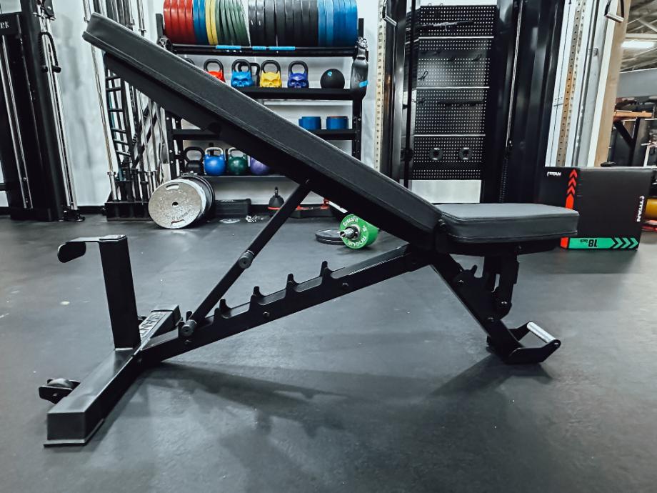 Side view of the Giant Lifting Adjustable Weight Bench at an incline