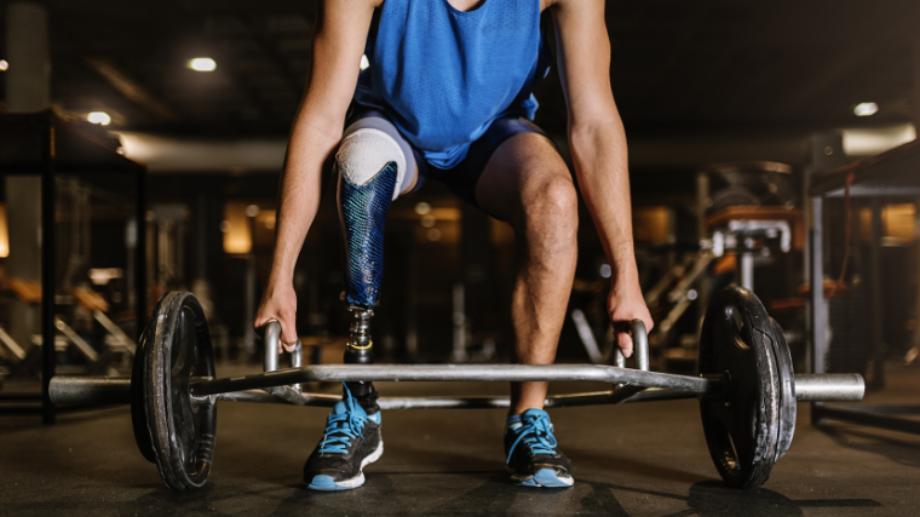 An athlete with a lower-body amputation performs a trap bar deadlift. Credit: santypan / Shutterstock