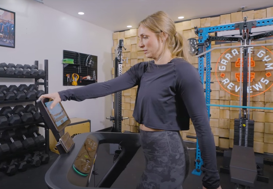 A person using the Centr RUNR-S treadmill