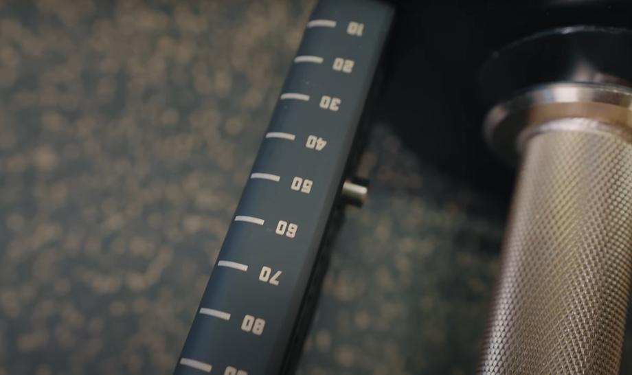 The numbered rails on the REP x Pepin Fast Series adjustable dumbbells