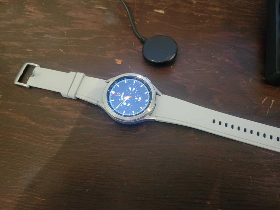 Samsung Galaxy Watch4 Classic and charger