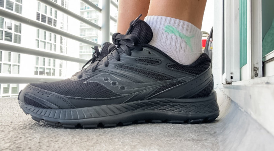 Comfortable shoes for work on feet all day deals