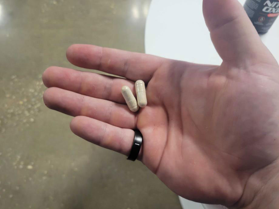 snap-nitric-oxide-booster-capsules-in-hand