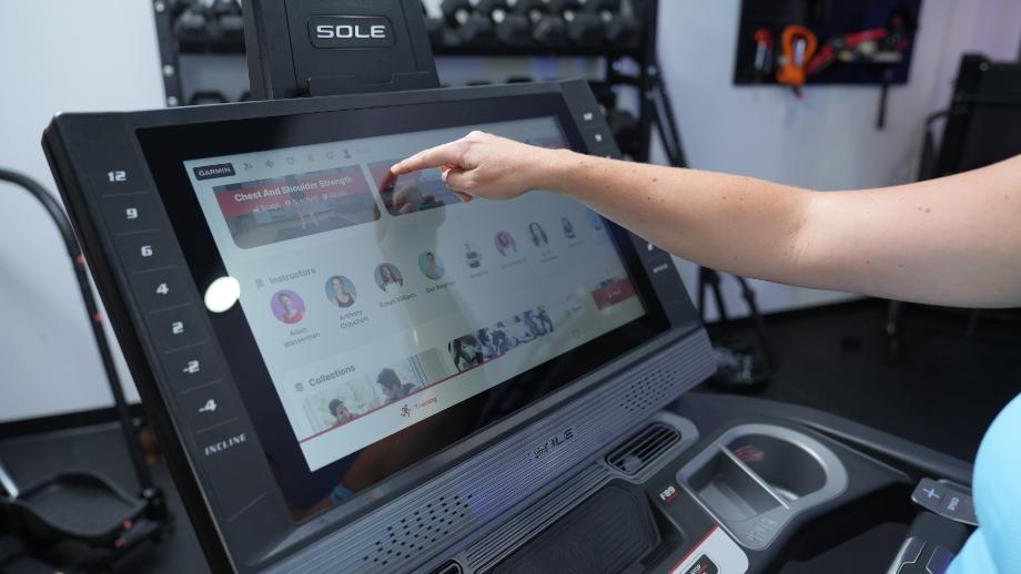 Sole F89 touchscreen display