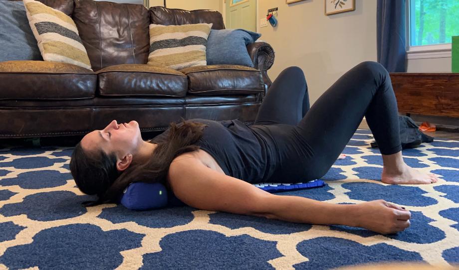 A woman uses the Spoonk Acupressure Mat 