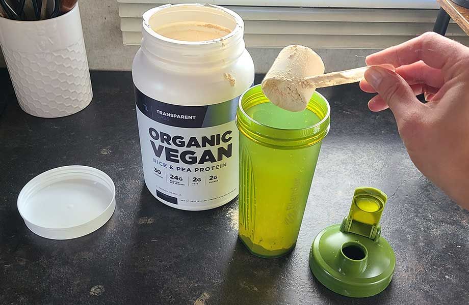 https://www.garagegymreviews.com/wp-content/uploads/transparent-labs-rice-and-pea-protein-2.jpg
