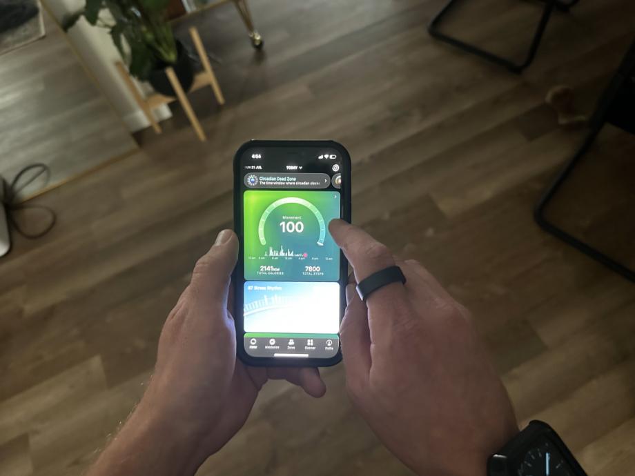 A person shows off the interface in the Ultrahuman Ring AIR app.