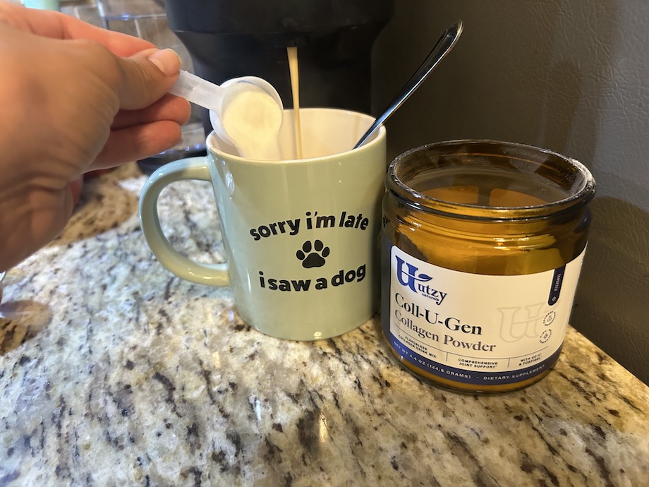 An image of Utzy Naturals collagen in coffee